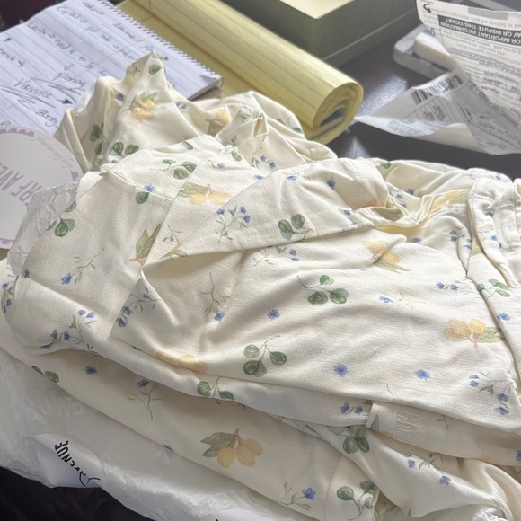 Djerf Avenue Other - Djerf Avenue
Go slow Marula Bloom
Size Small
Both pants and shirt